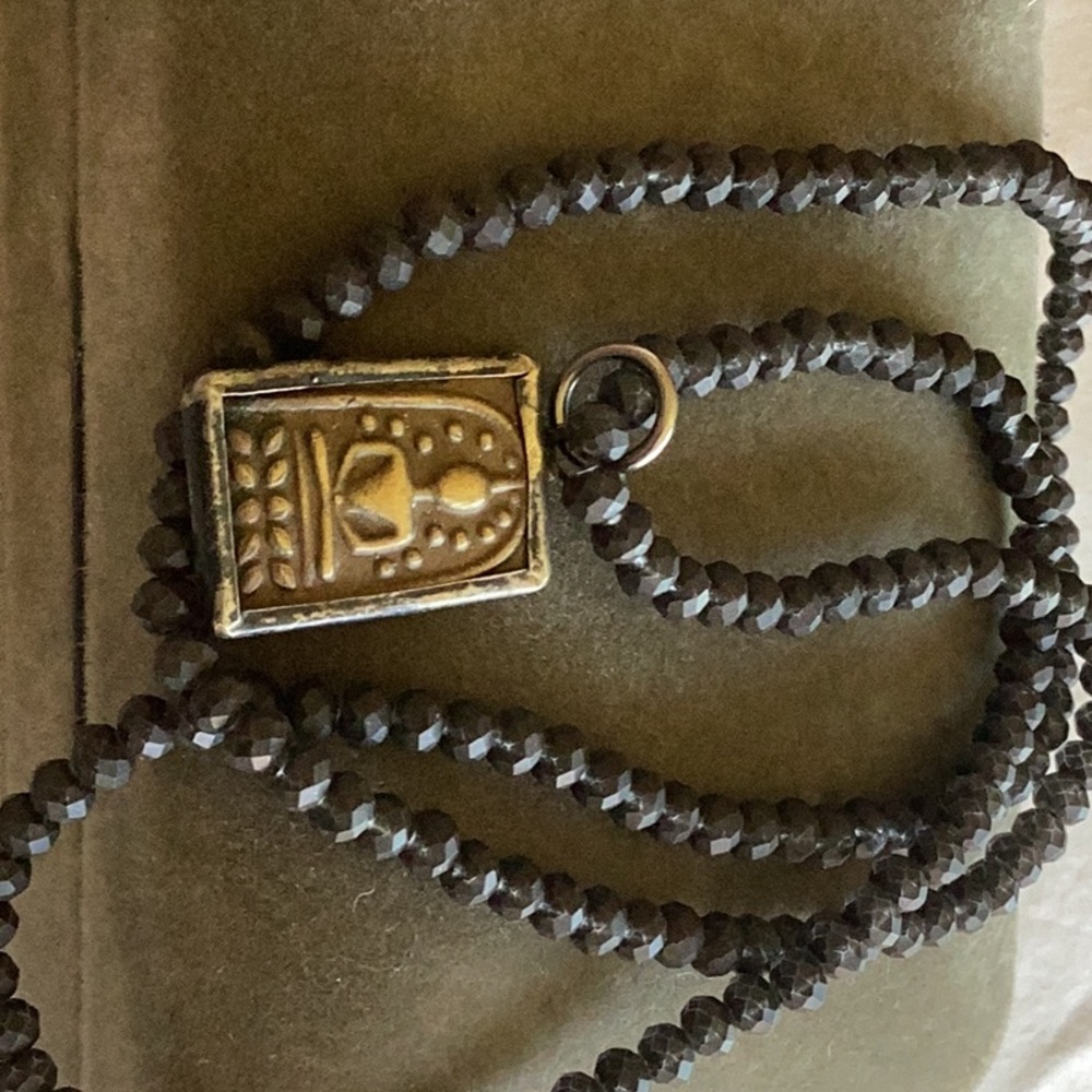 Buddha amulet black bead stretch necklace